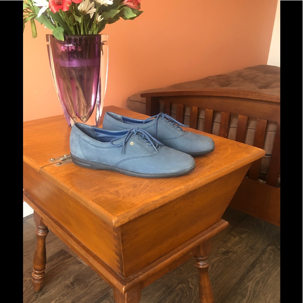 EASY SPIRIT “ESMOTION” teal lace up walking shoes